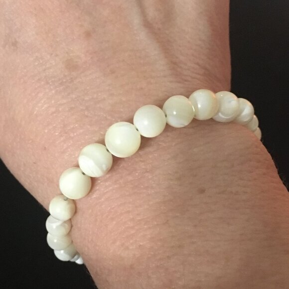 Mother of Pearl Bracelet - Picture 4 of 5